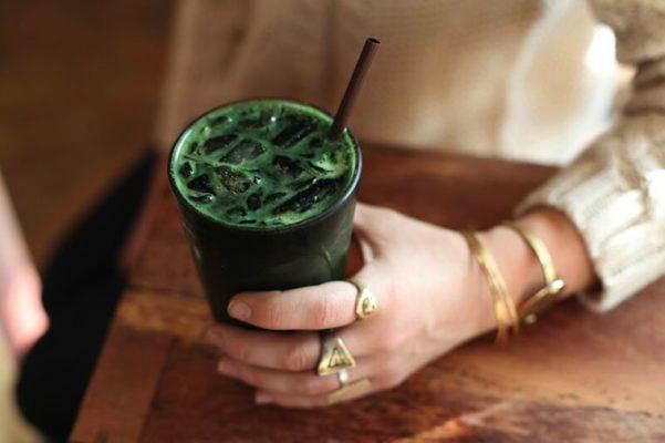 WHAT IS DETOX CHLOROPHYLL WATER & WHY IS EVERYONE SIPPING IT?